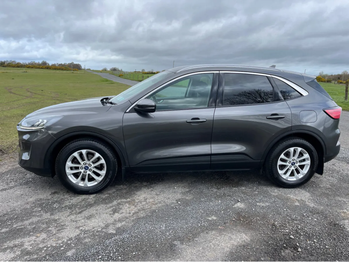 Ford Kuga TITANIUM 1.5 TD 120 S6.2 M6 F 4DR - Image 4