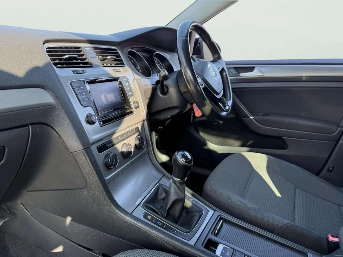 Volkswagen Golf 1.6 TDI SE BMT 105PS 5DR - Image 2