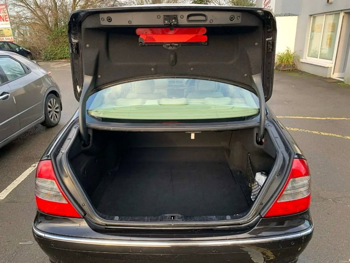 Mercedes-Benz E-Class Elegance - Image 3