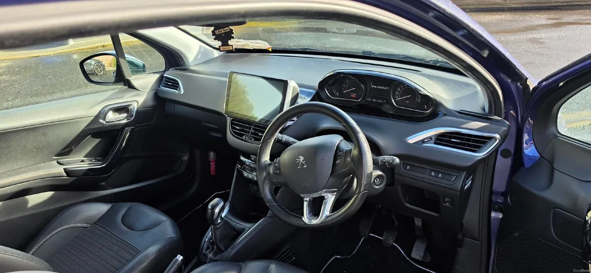 Peugeot 208 2015 - Image 2