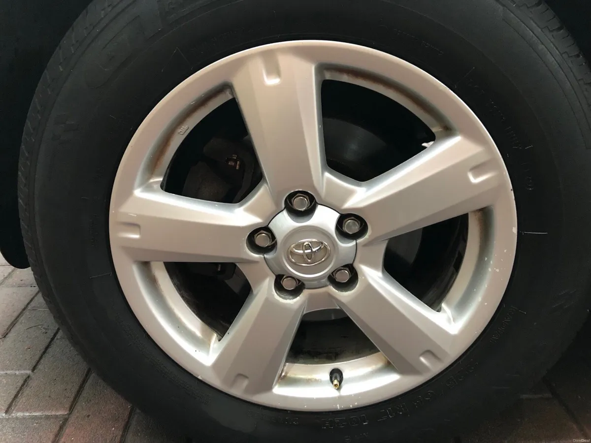 Toyota rav 4 - Image 4