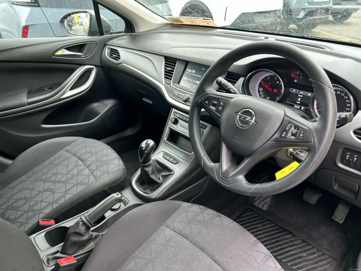 Opel Astra 120 YEARS 1.6 CDTI 110PS 5DR - Image 6