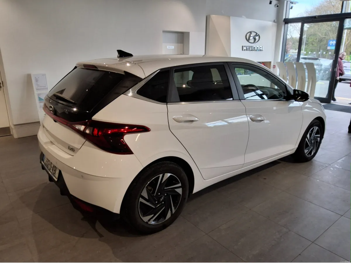 Hyundai i20 DELUXE PLUS AUTOMATIC - 1 Owner - Low - Image 2