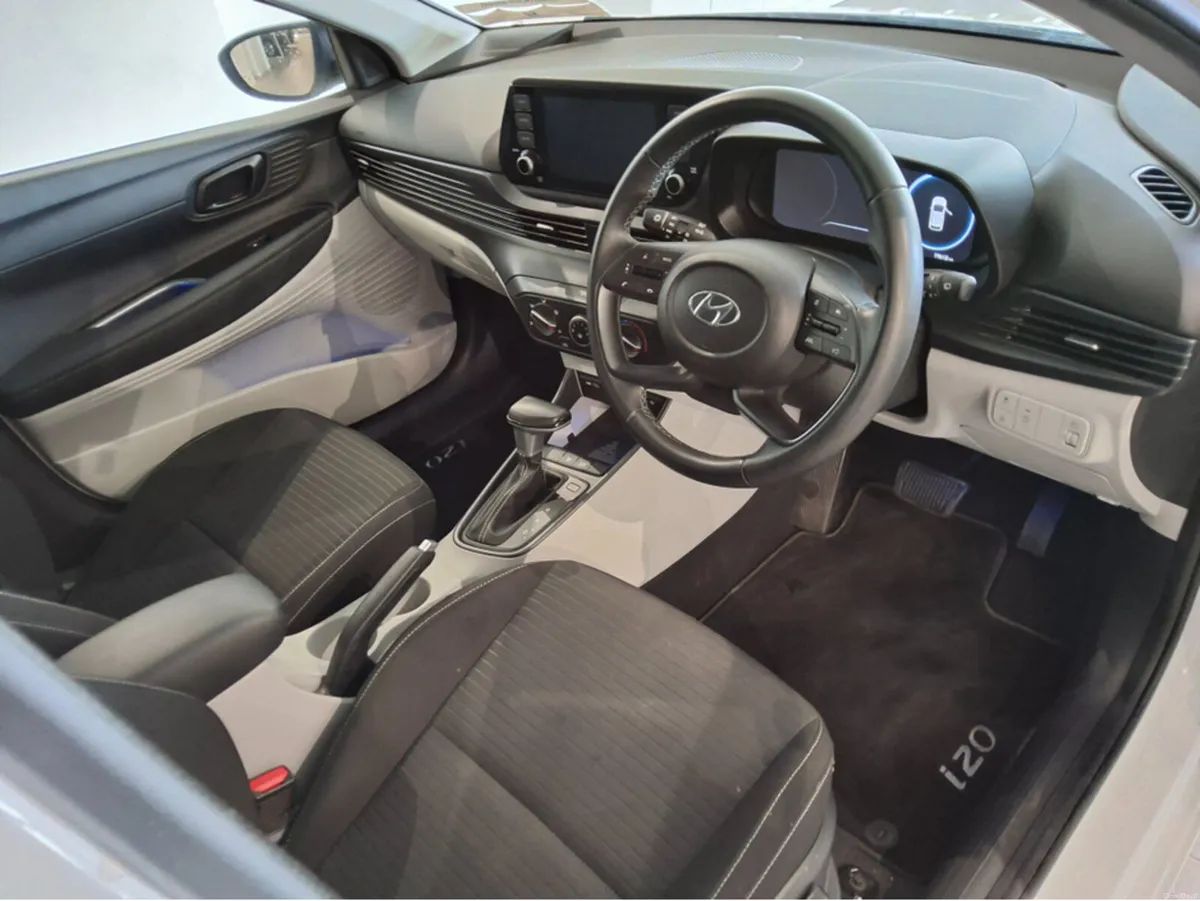 Hyundai i20 DELUXE PLUS AUTOMATIC - 1 Owner - Low - Image 4