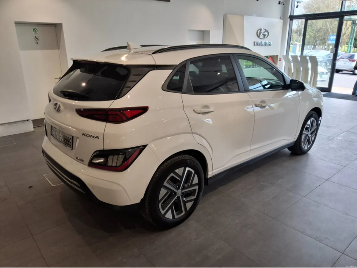 Hyundai KONA PREMIUM 39 kW- Only 11000 Km - Top Sp - Image 3