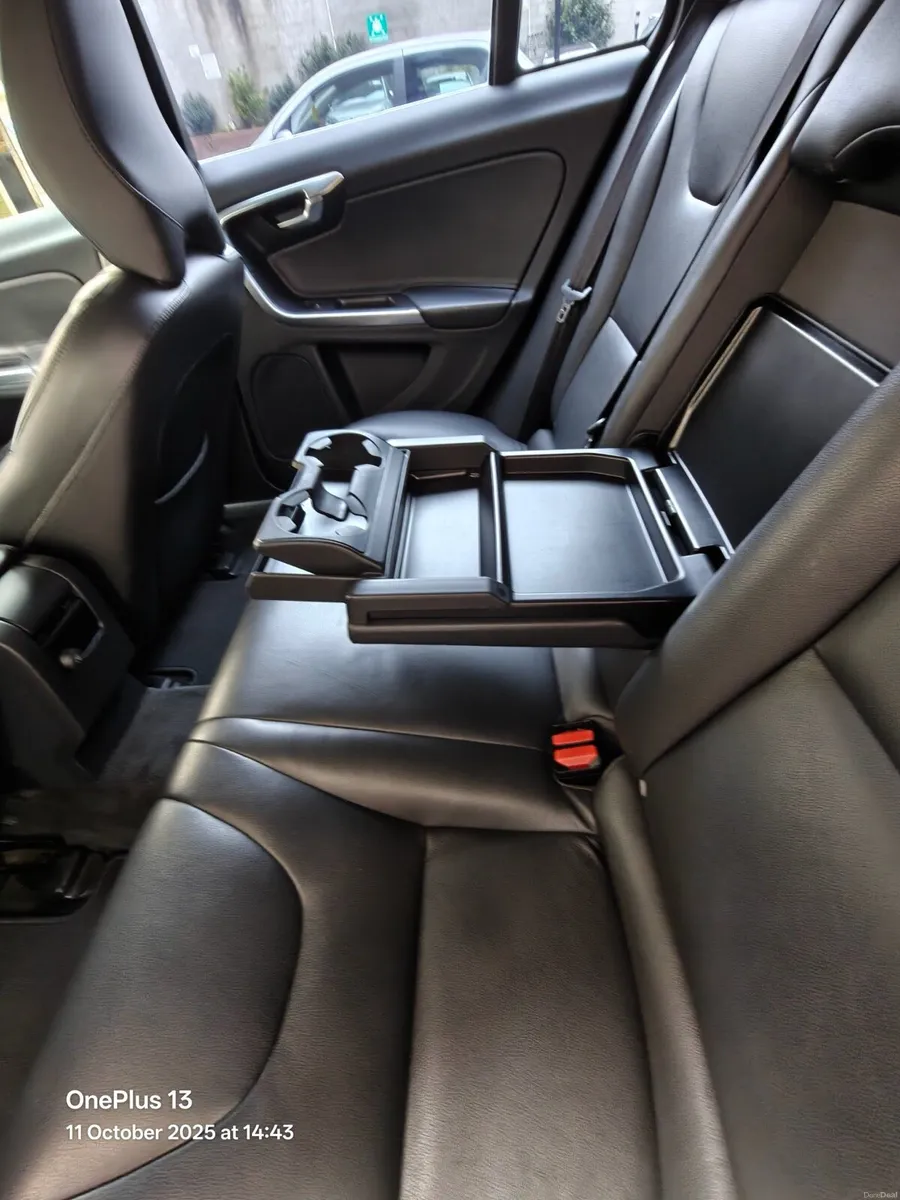 Volvo V60 Automatic 2017 Diesel - Image 4