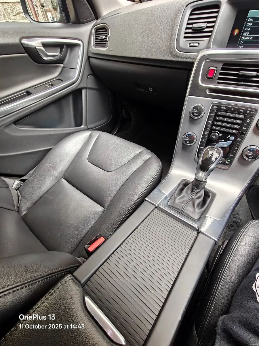Volvo V60 Automatic 2017 Diesel - Image 2