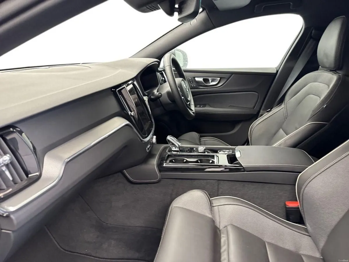 Volvo V60 T6 PLUS DARK *SPECIAL OFFER* € PER WEEK - Image 3