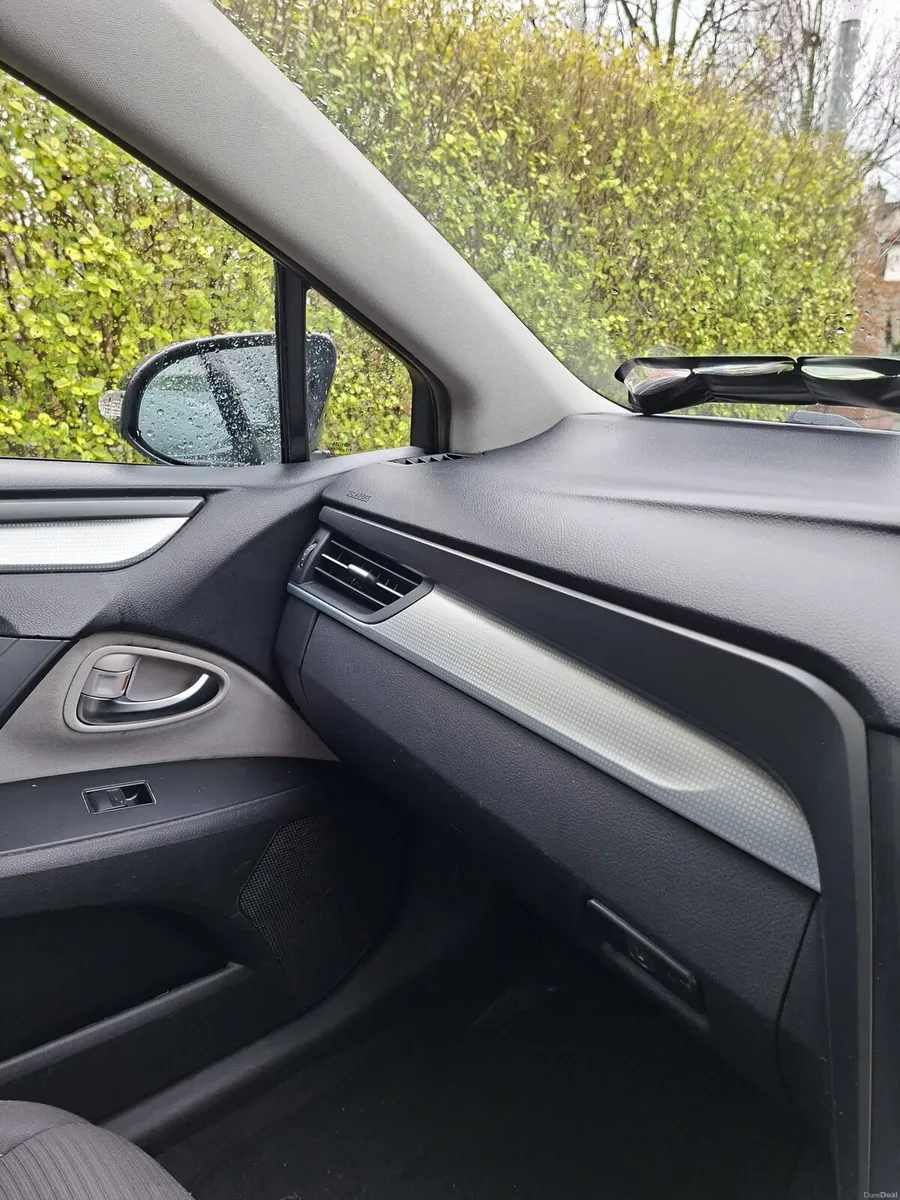 Toyota Avensis - Image 2