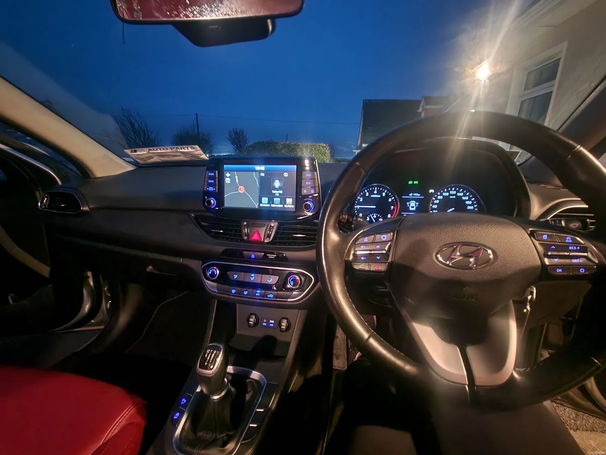 Hyundai i30 2018 - Image 2