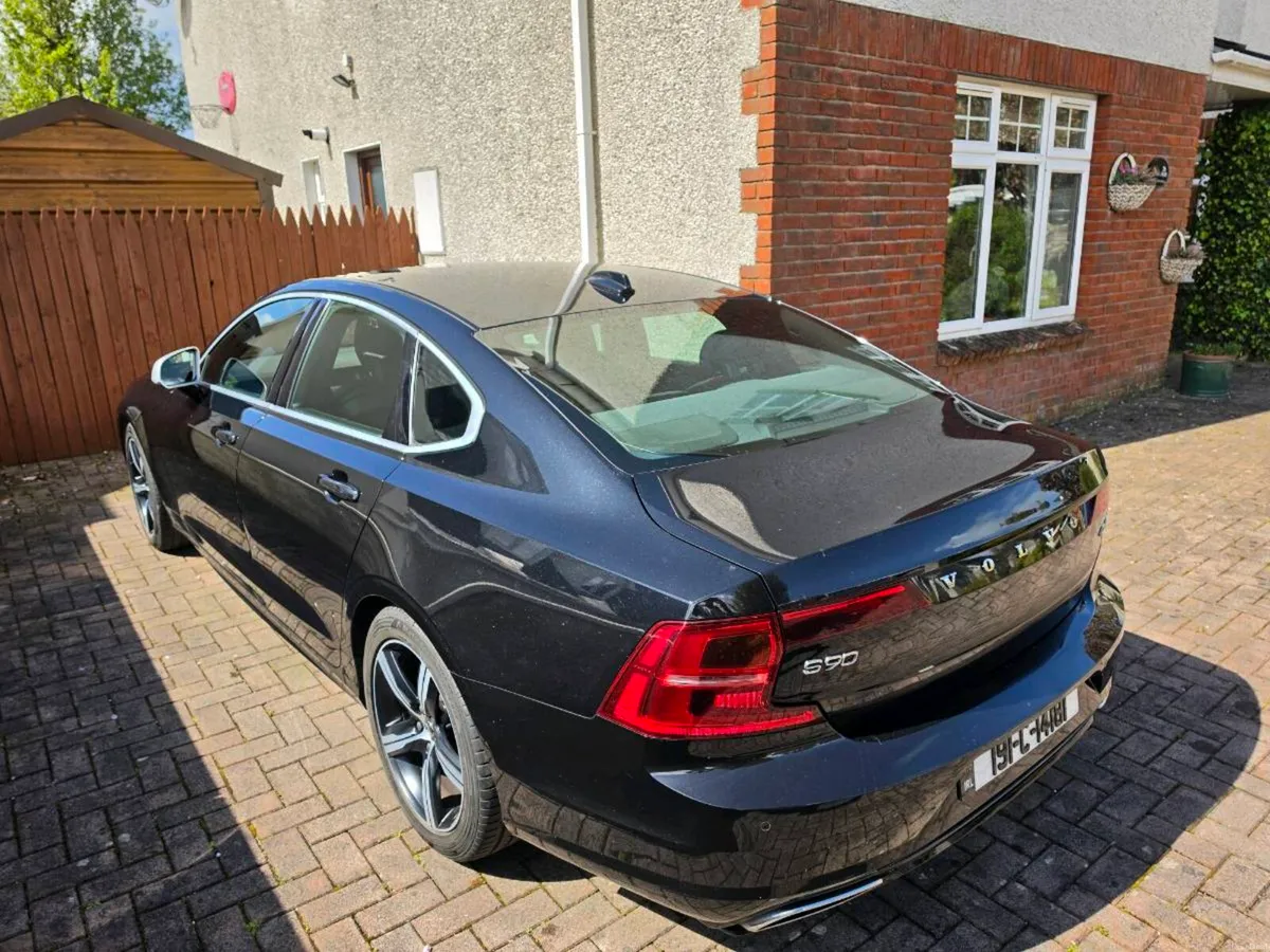 Volvo S90 R Design - Image 2