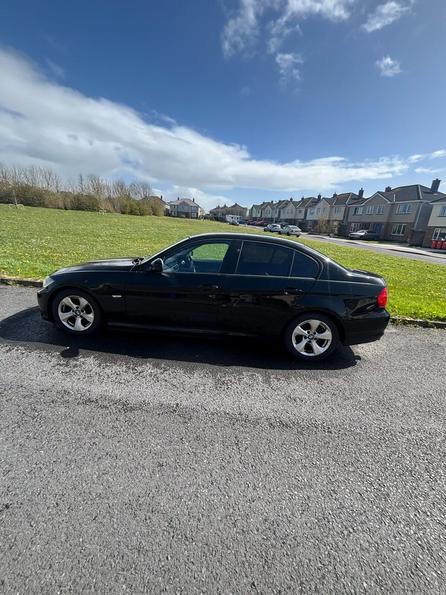 BMW 3-Series 320D - Image 2