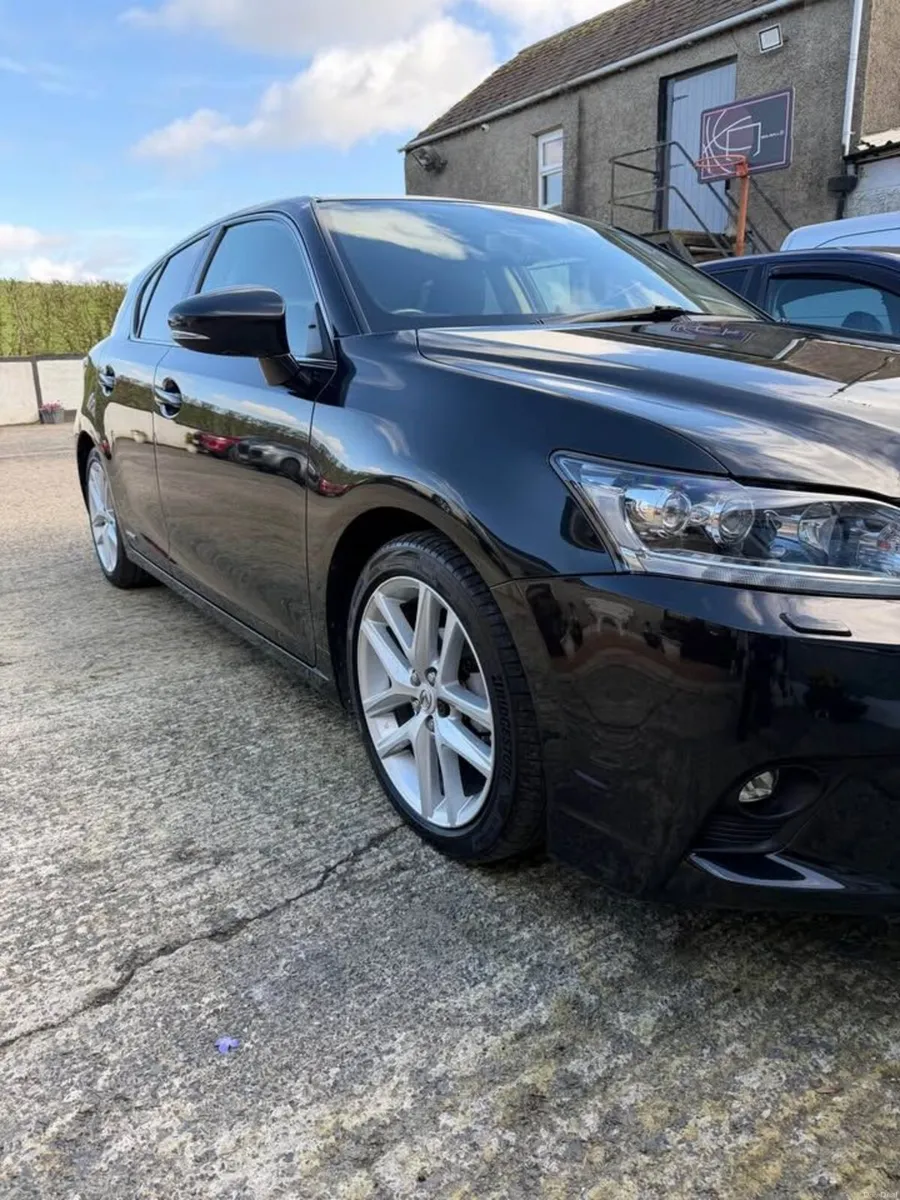 Lexus CT 200h Premier (Hybrid, FSH, Full Leather) - Image 2