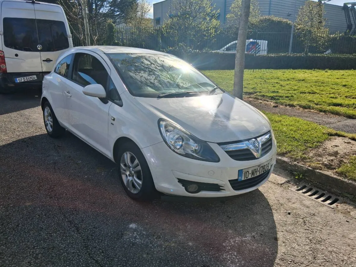 2010 corsa no nct and needs work sold as seen - Image 2