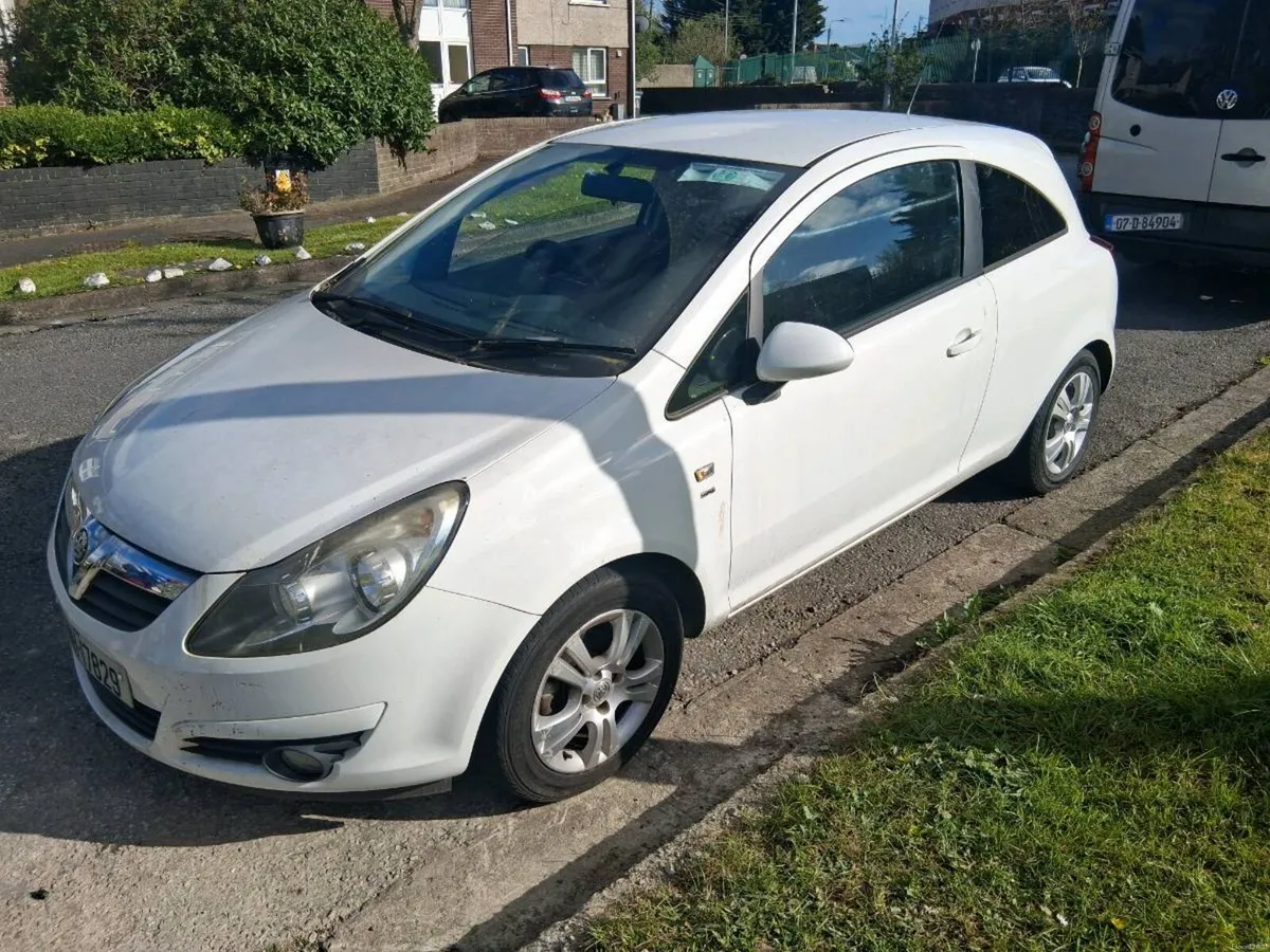 2010 corsa no nct and needs work sold as seen - Image 3
