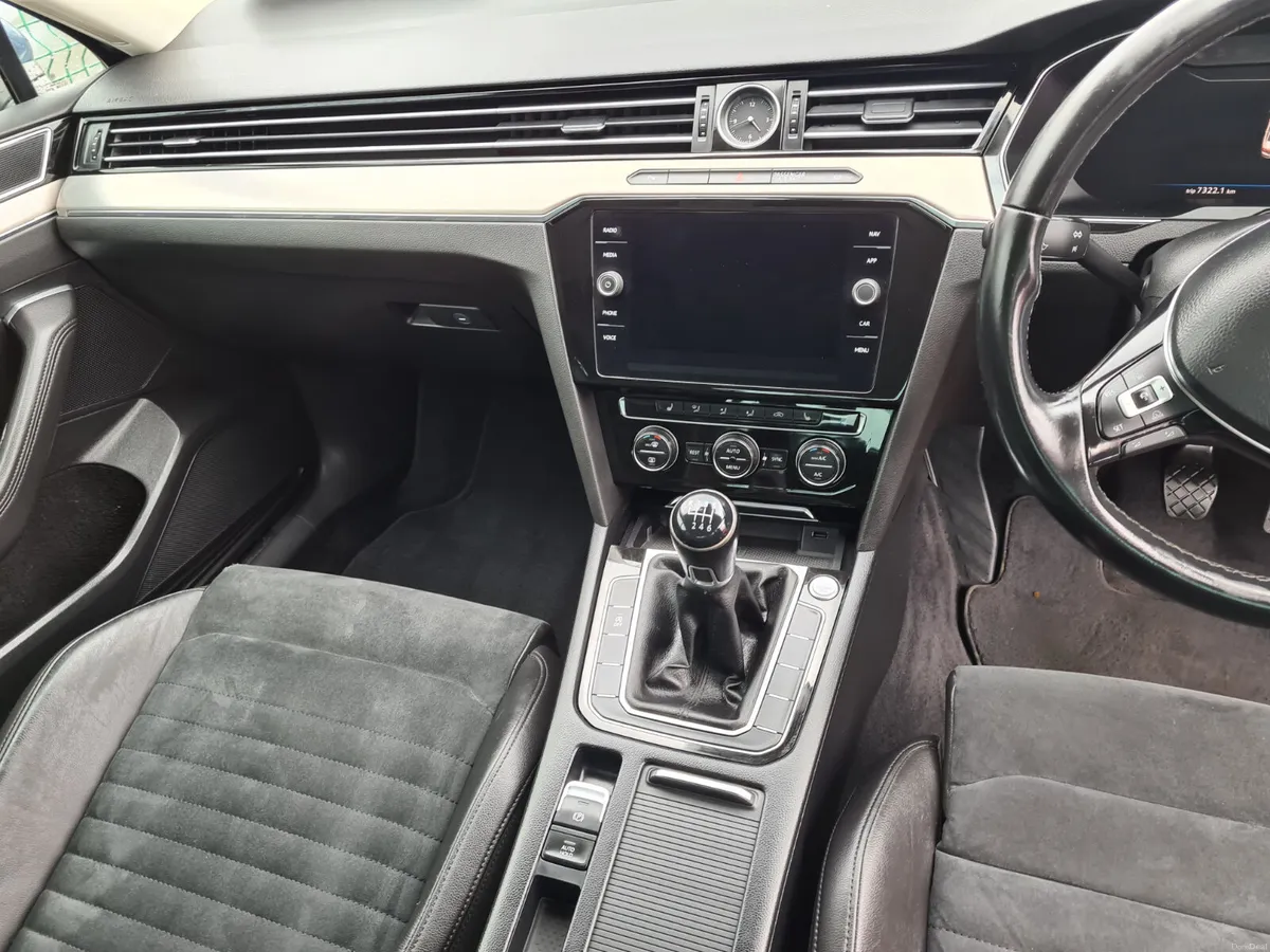 Volkswagen Passat 2018 - Image 3
