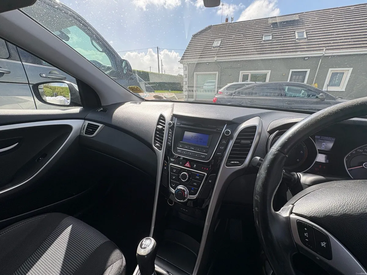 152 Hyundai i30 estate - Image 2