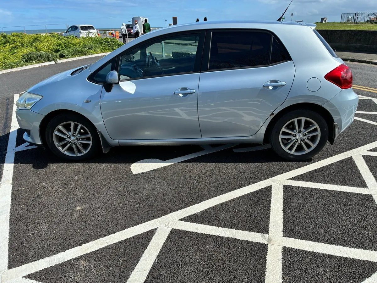 Toyota Auris 1.4D4D TR S/A 5DR Automatic - Image 3