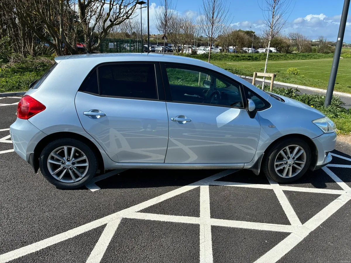 Toyota Auris 1.4D4D TR S/A 5DR Automatic - Image 4