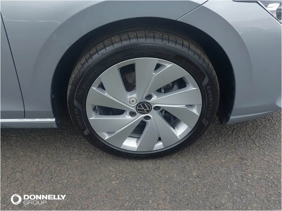 Volkswagen Golf Hatchback Style - Image 4