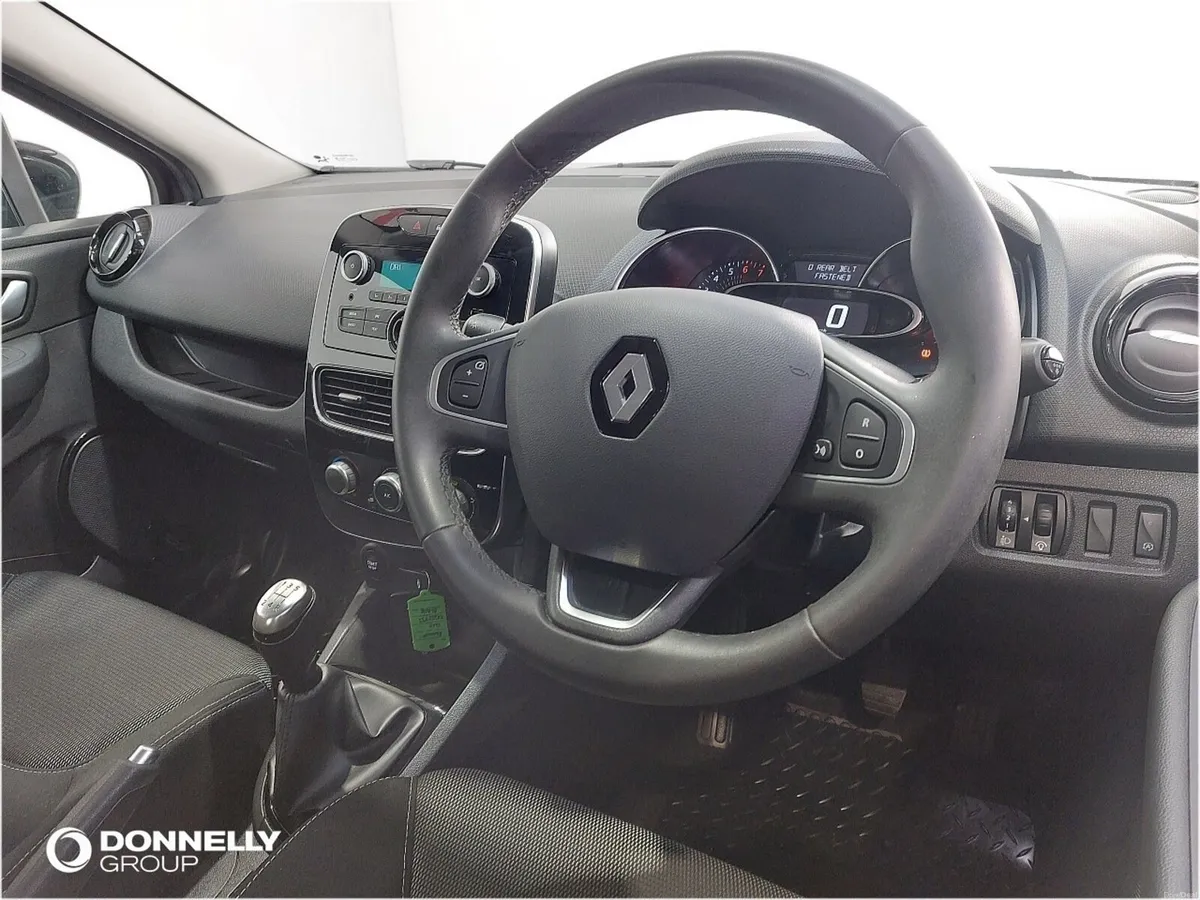 Renault Clio Hatchback Play - Image 4