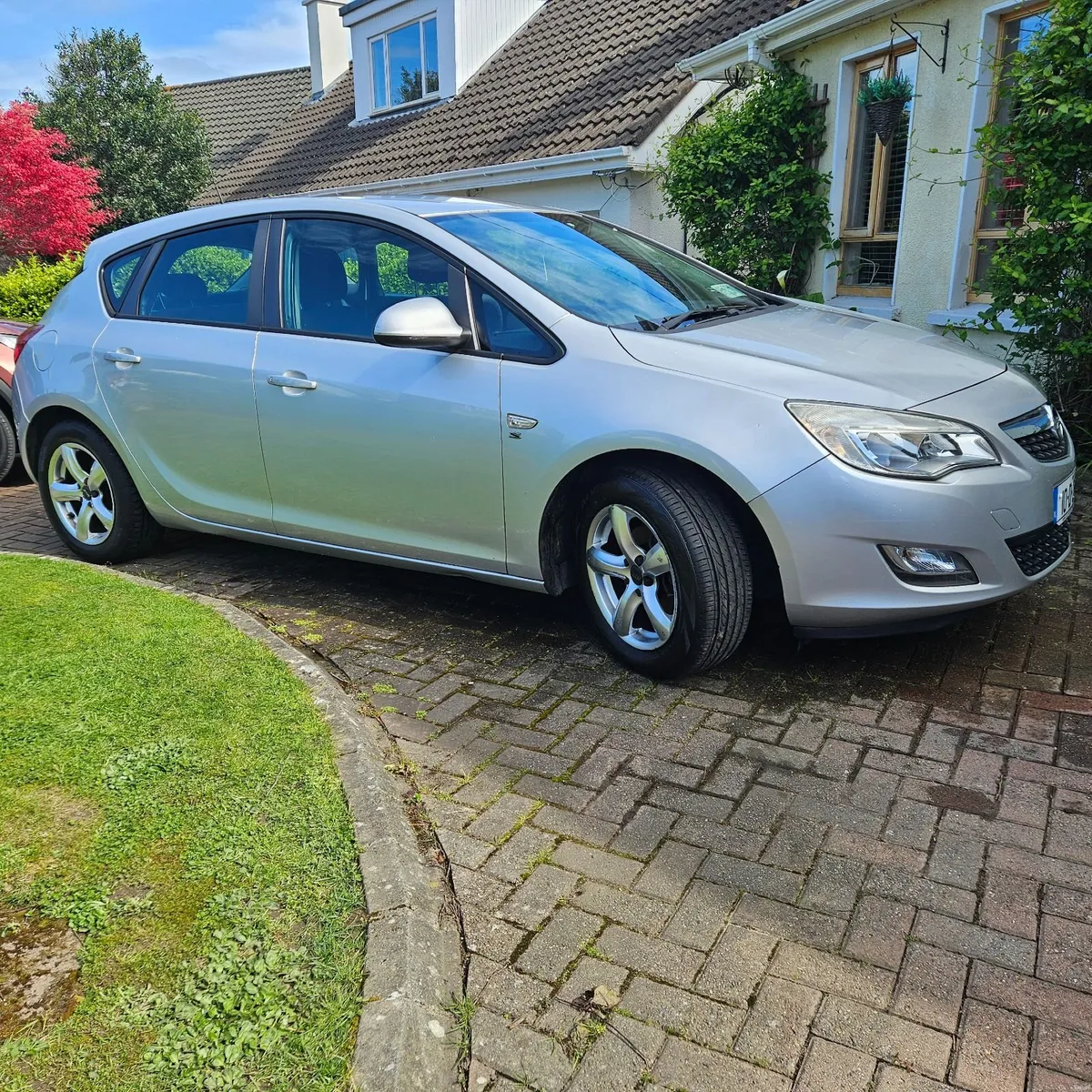 Opel Astra 2010 - Image 2
