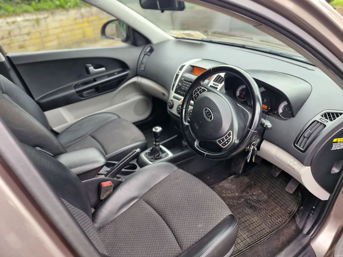 Kia Ceed 2010 - Image 4