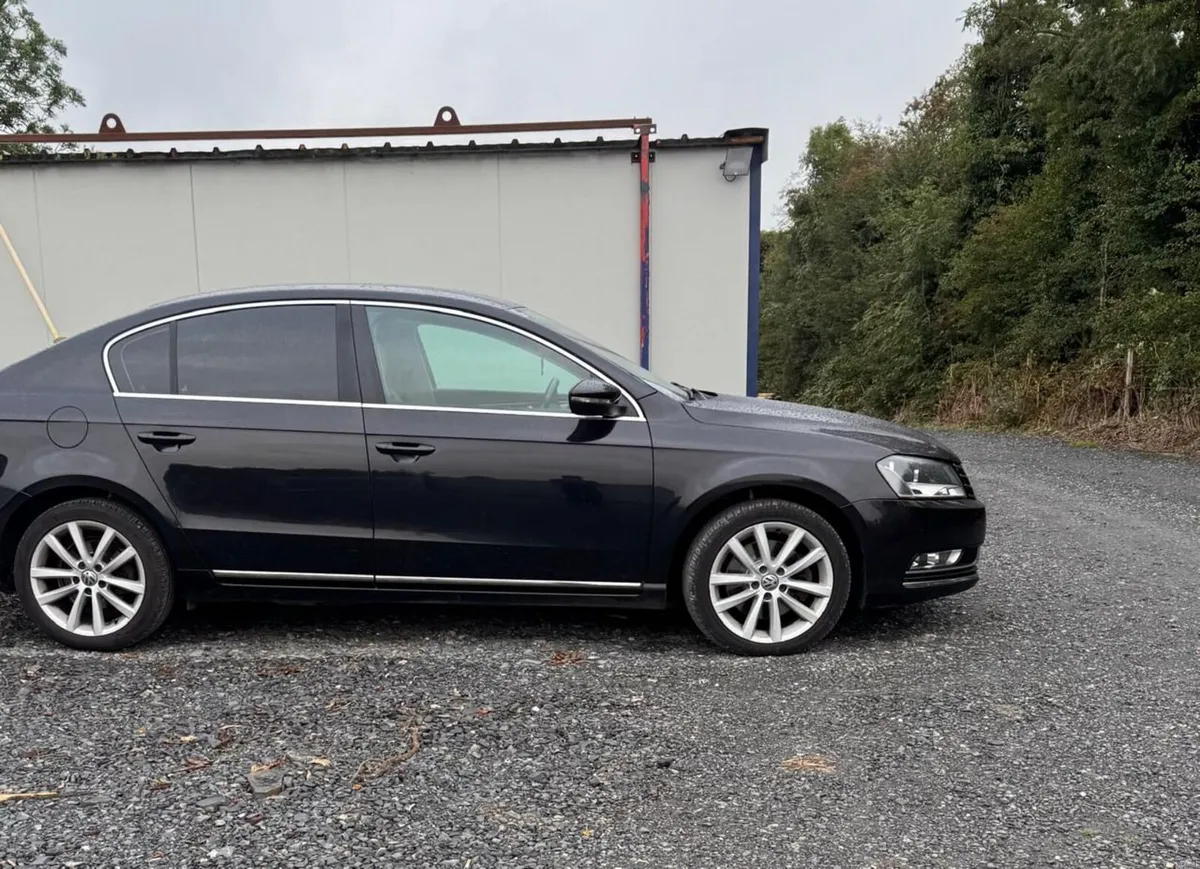 Volkswagen Passat 2011 - Image 4