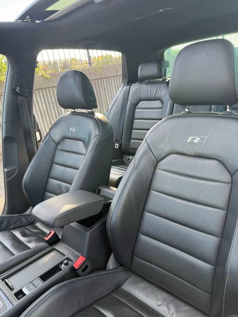 VW Golf 1.4 Auto R-Line HIGH SPEC - Image 3