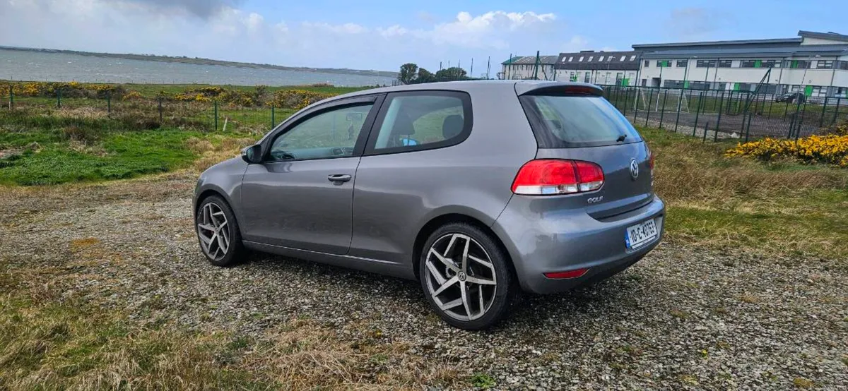 2010 Volkawagen Golf <<< New Nct 05/27 >>> - Image 1