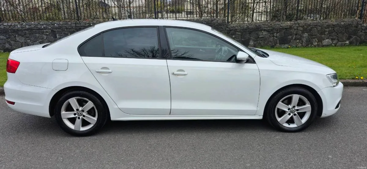 2014 volkswagon jetta lowest mileage youll find. - Image 2