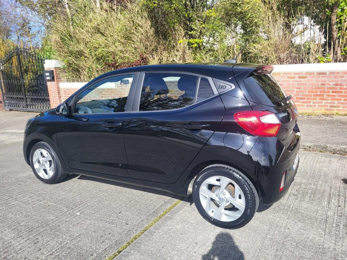 Hyundai i10 Deluxe | ONE OWNER | Only 28,000 kms - Image 3