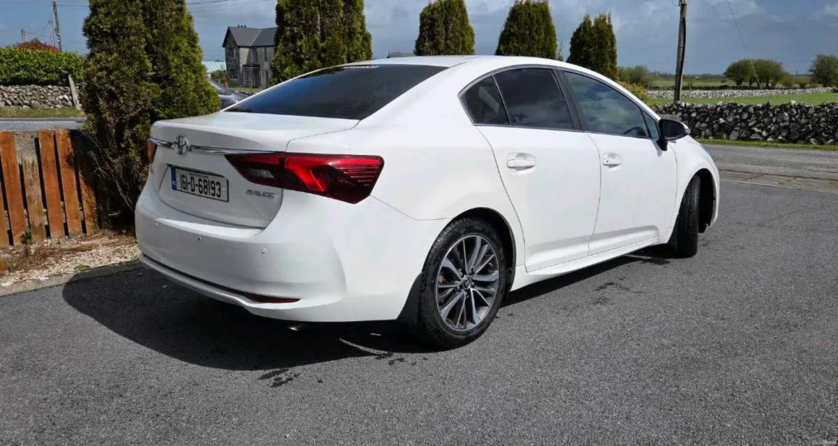 Toyota avensis low kms - Image 2