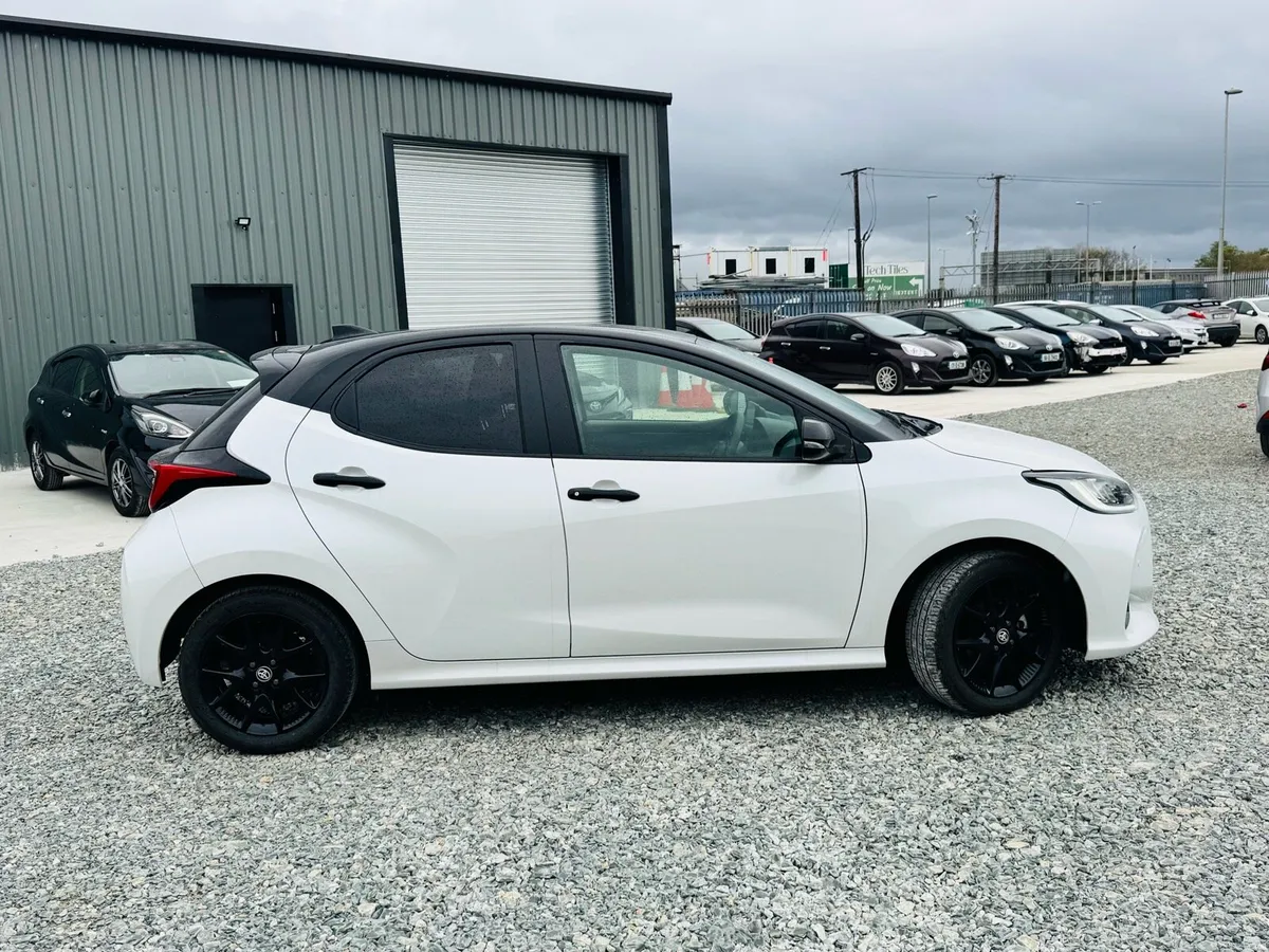 Unique Toyota Yaris Hybrid Auto Push Start 1786km - Image 2