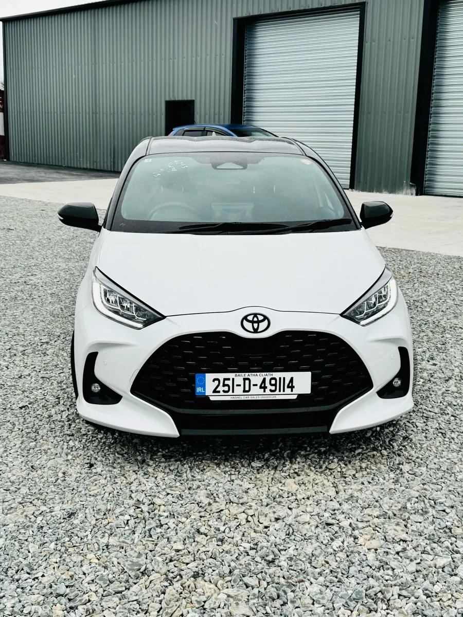 Unique Toyota Yaris Hybrid Auto Push Start 1786km - Image 3