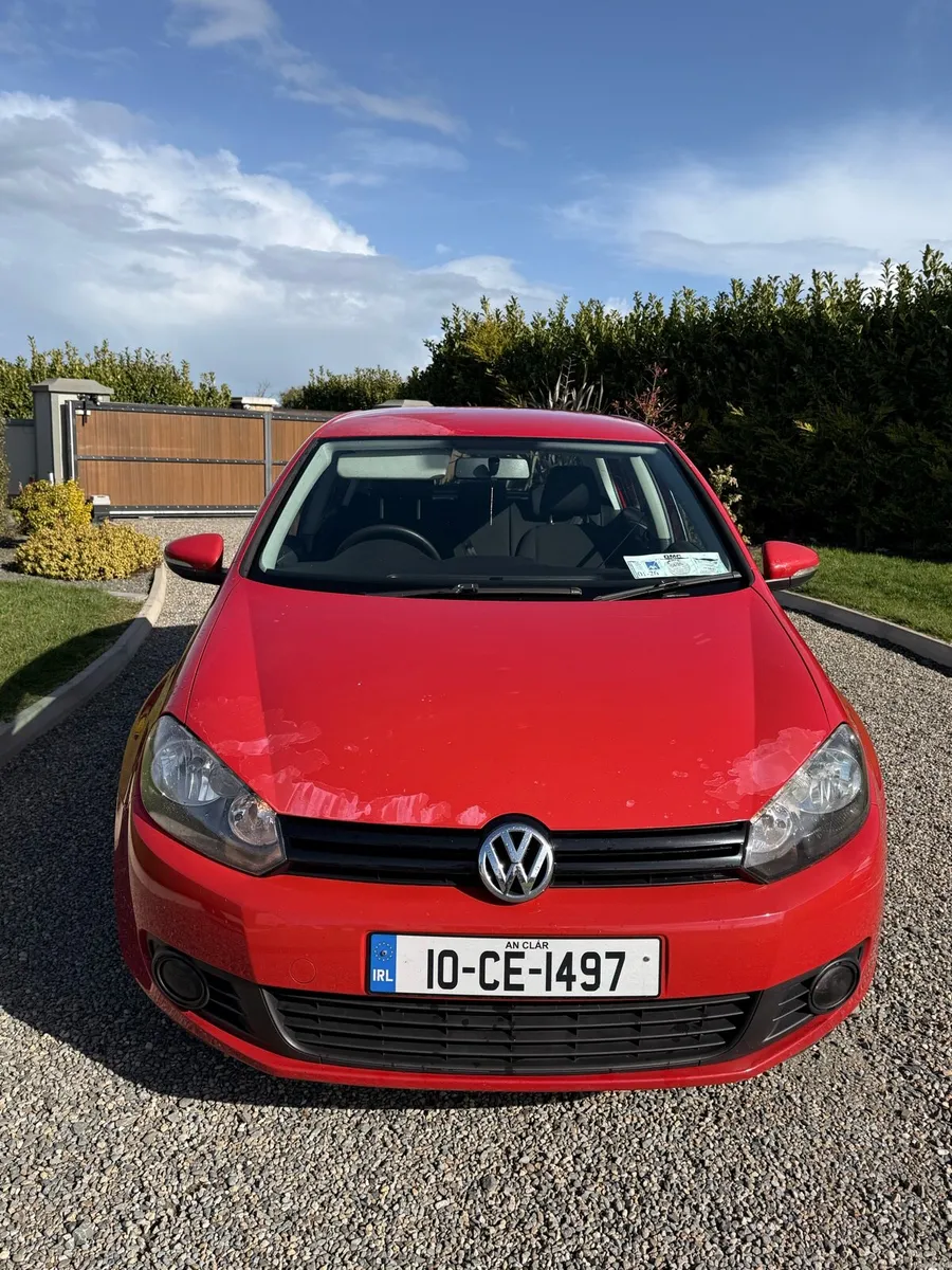 2010 Volkswagen Golf - Image 2