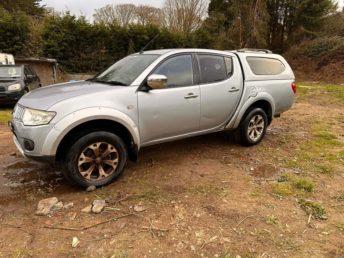 Mitsubishie l200 Toyota hilux automatic - Image 2