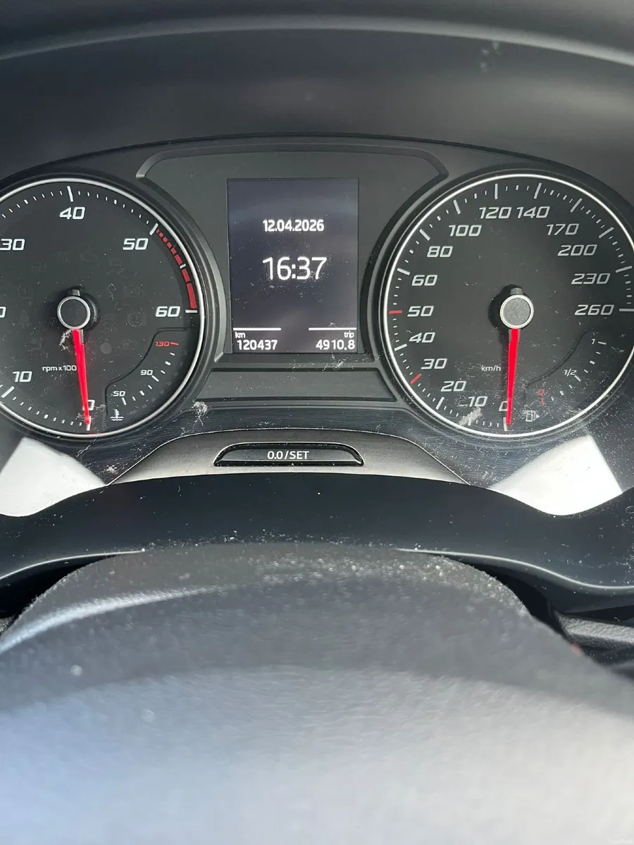 171 Seat Leon 1.6TDI LOW MILEAGE - Image 2