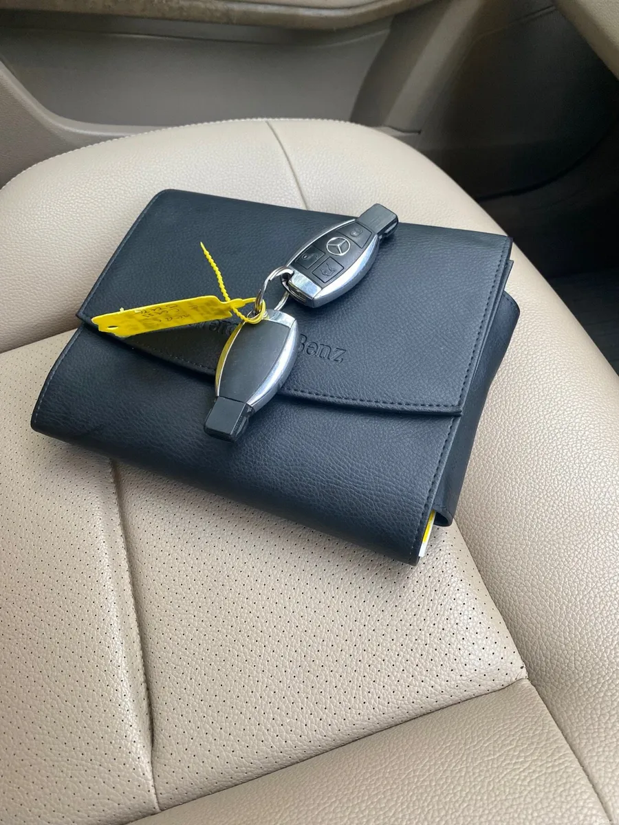 MERCEDES BENZ E250 TOURER AS NEW - Image 4