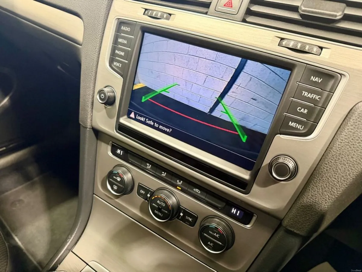 Volkswagen Golf TSI ComfortLine Conect - Image 4