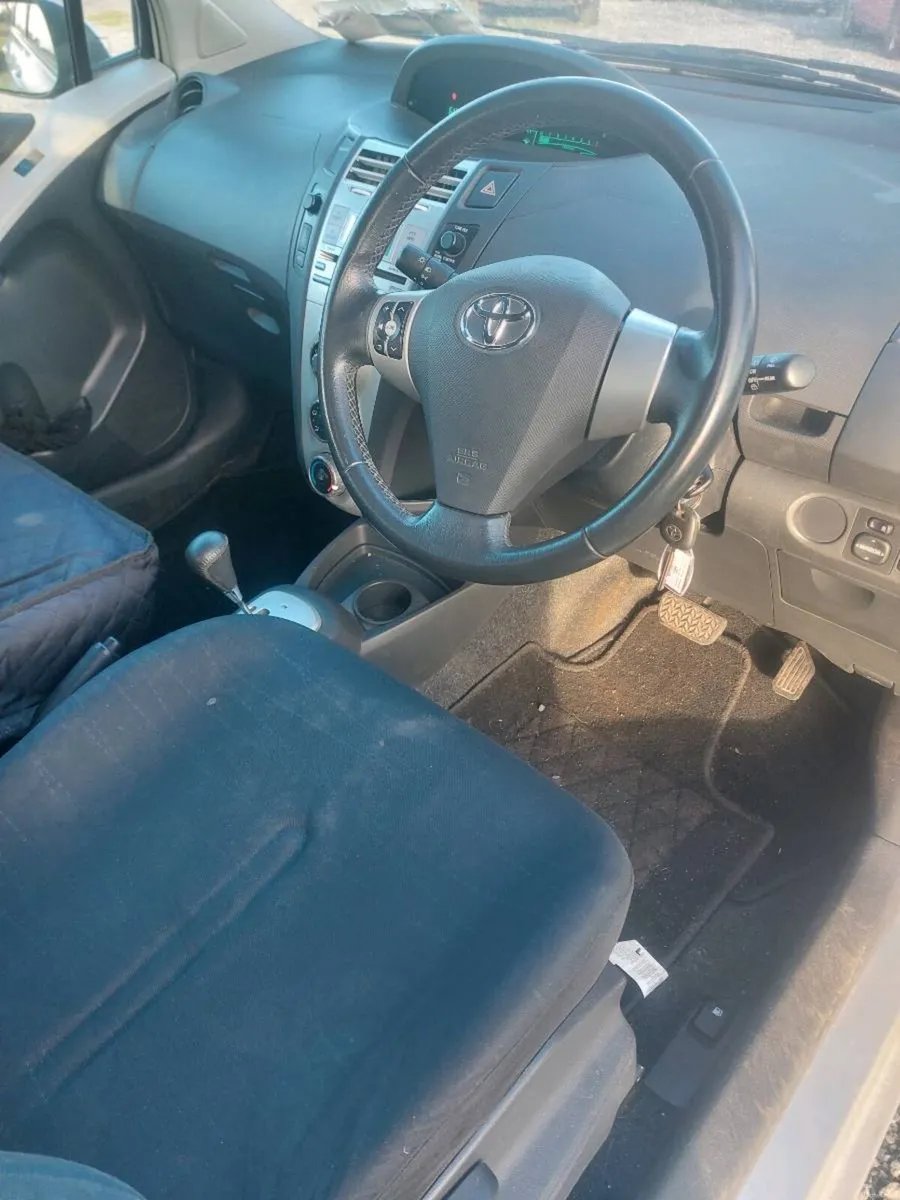 Toyota  yaris - Image 4