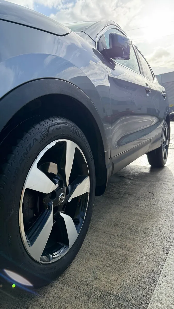 Nissan Qashqai 1.2 SV CVT Premium 17 4DR AUT, 2017 - Image 4