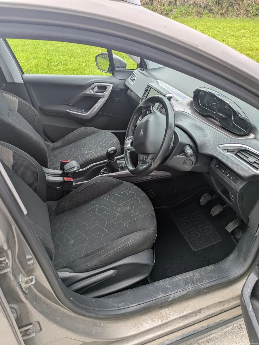 Peugeot 2008 2015 - Image 2