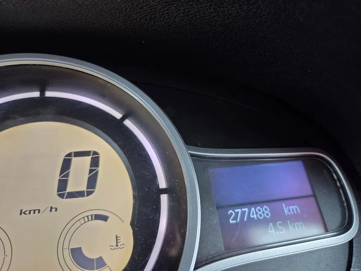 Renault Fluence 2010 - Image 2