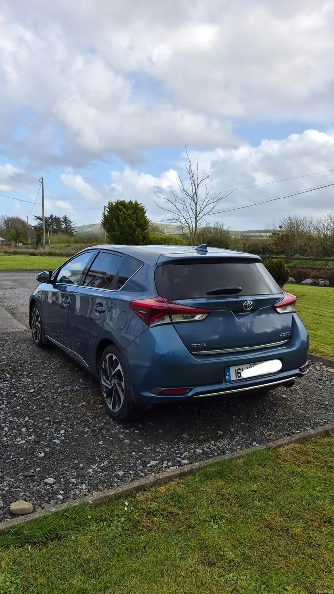 Toyota Auris 2016 - Image 2