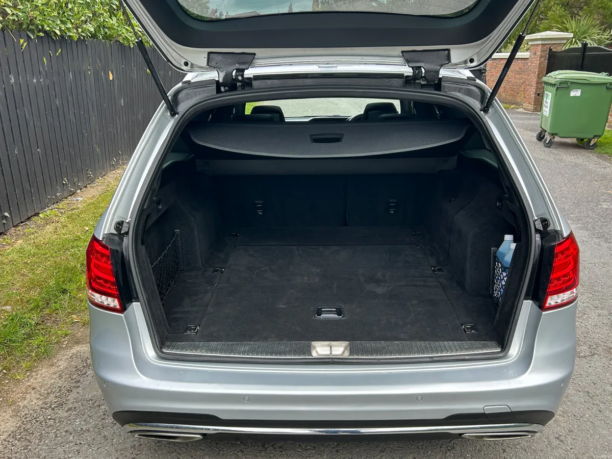 14 Mercedes-Benz E-Class 300 D Hybrid Avantgarde - Image 4