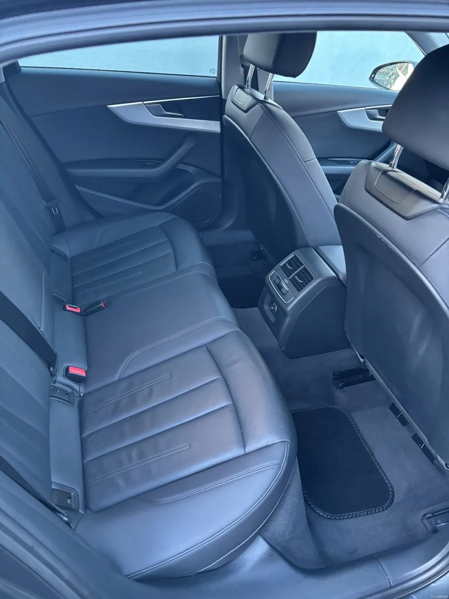 Audi A4 2023 - Image 4