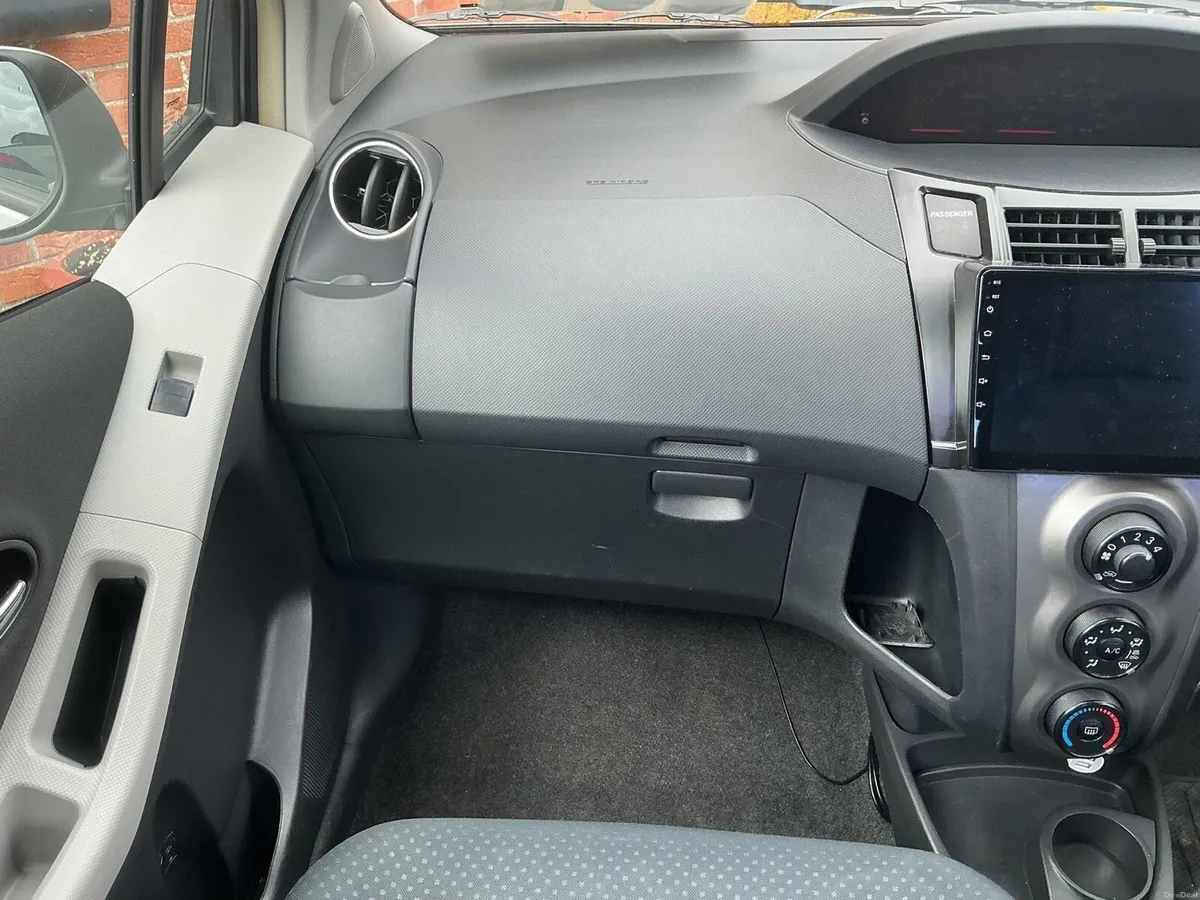 Toyota yaris - Image 3