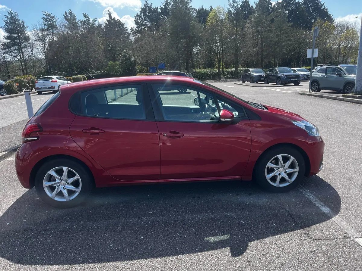 Peugeot 208 - Image 4