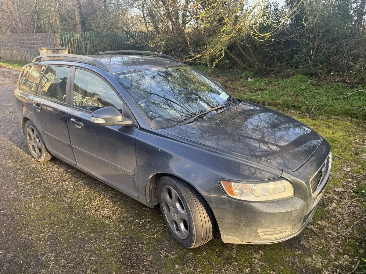 Volvo V50 2010 - Image 1